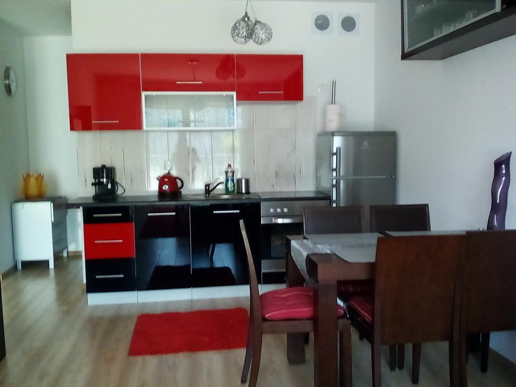 Karmazynowy Apartament Nad Morzem Kołobrzeg Exterior foto